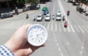 Đợt nắng nóng đầu tiên của năm 2025 đã bắt đầu, và người dân miền Bắc cần chuẩn bị cho tình hình này.